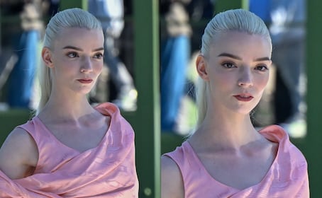 Anya Taylor-Joy deslumbró con un vestido rojo satinado en una fiesta previa a los Premios Óscar 2026