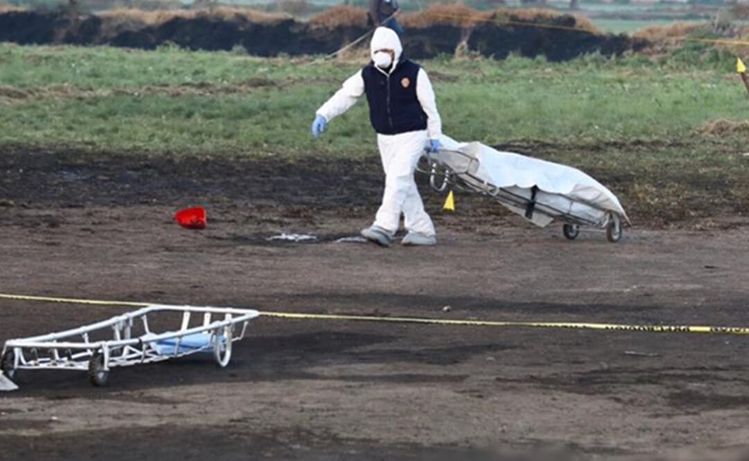 Peritos trabajan en el lugar de la explosión. Foto: Valente Rosas/EL UNIVERSAL 