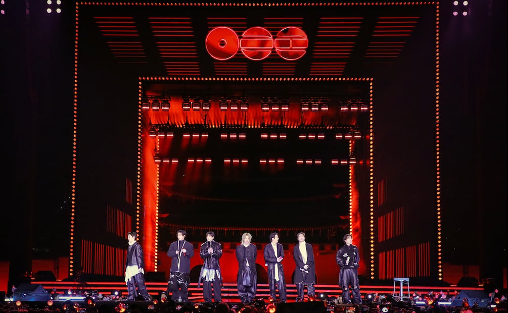 La popular banda surcoreana de K-pop BTS celebra, este sábado, un megaconcierto de retorno en el corazón de Seúl. "BTS The comeback live/arirang", que ha congregado a cientos de kilómetros de fans, en la emblemática plaza de Gwanghwamun.
EFE/BIGHIT MUSIC Y NETFLIX