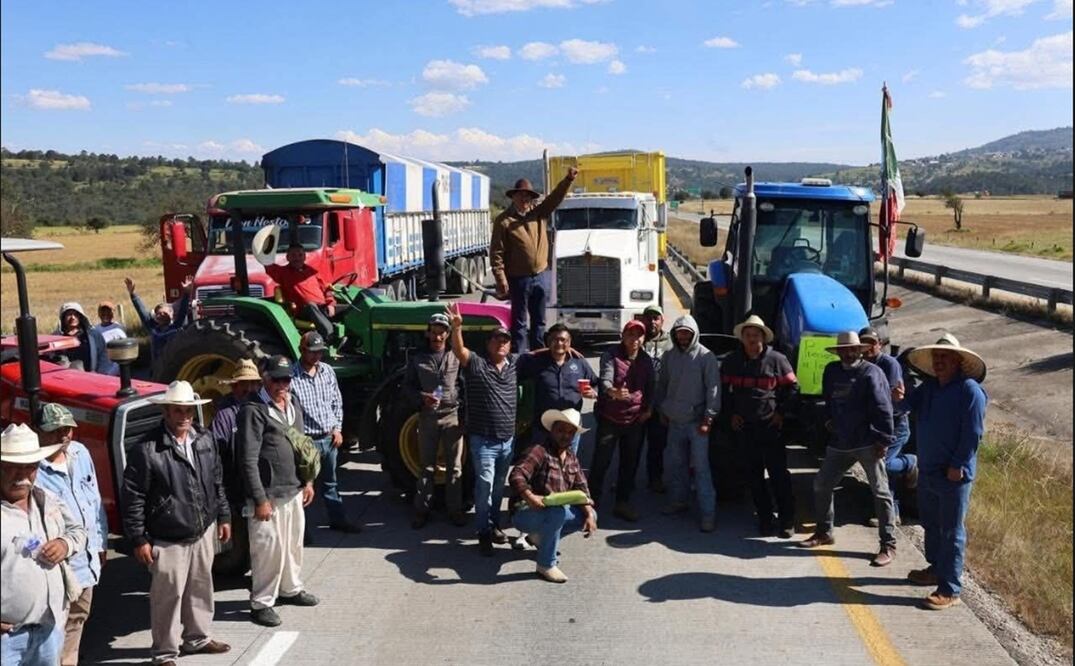 Durante varios días, productores mantuvieron bloqueadas las carreteras México-Los Reyes Zacatepec y la autopista Arco Norte en demanda de apoyos al campo. Foto: especial