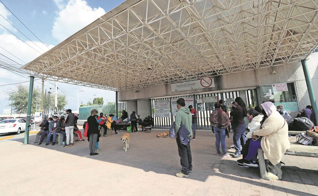 En el Centro Médico Lic. Adolfo López Mateos permanecen seis peregrinos lesionados en el choque del autobús en Joquicingo. Foto: Jorge Alvarado. El Universal