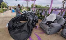 Resguardan mobiliario del Jardín Flotante de Tlalpan por lluvias; empleados limpian la zona