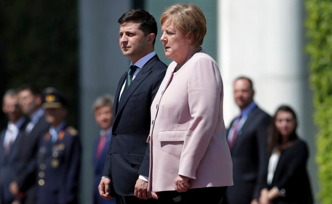 La canciller alemana, Angela Merkel, y presidente de Ucrania, Vladímir Zelenski (Foto: AP)