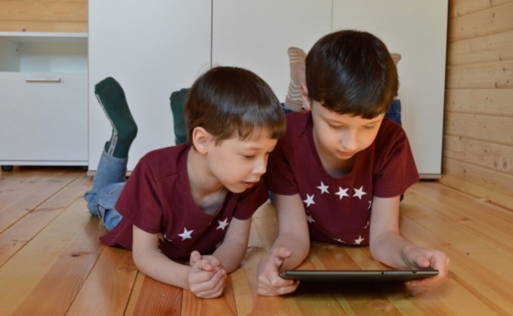 ¿Por qué los niños no deben pasar mucho tiempo usando tecnología?