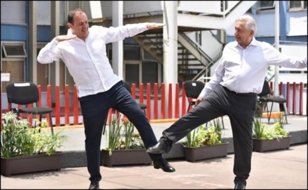 Cuauhtémoc Blanco le enseña a AMLO a hacer la "Temo señal"