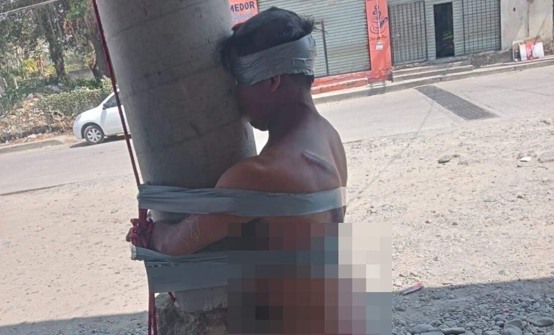 Locatarios de la Central de Abastos en Hidalgo amarran desudo a hombre en un poste (05/04/2025). Foto: Especial