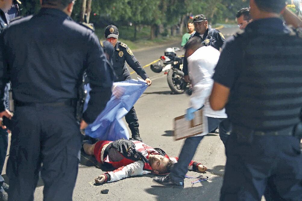Ciudadanos, a través del botón de pánico, reportaron el hallazgo de una persona tirada en la calle herida por arma de fuego (LUIS CARBAYO. CUARTOSCURO)
