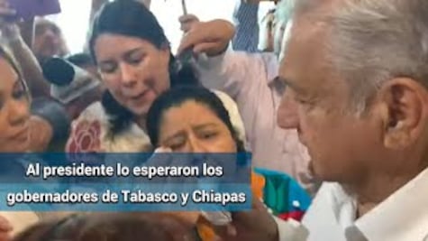 Tabasqueños reciben a AMLO con peticiones