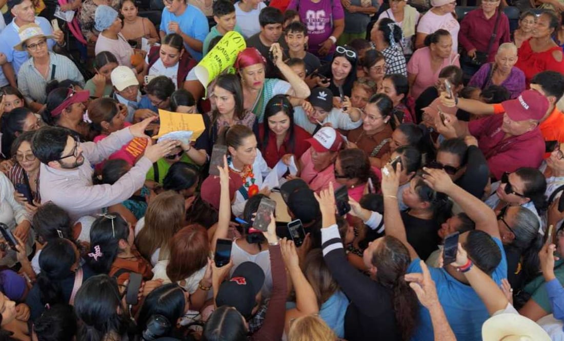La presidenta de México, Claudia Sheinbaum Pardo destacó que cuenta solo con 10 integrantes de la ayudantía que la acompañan (08/11/2025). Foto: Especial