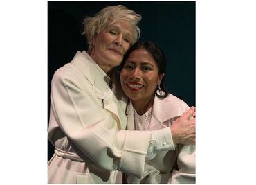 Glenn Close comparte foto con Yalitza Aparicio