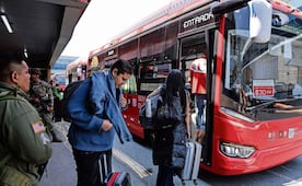 Protegen estaciones del Metrobús en Reforma; buscan evitar daños y accidentes por festejos mundialistas