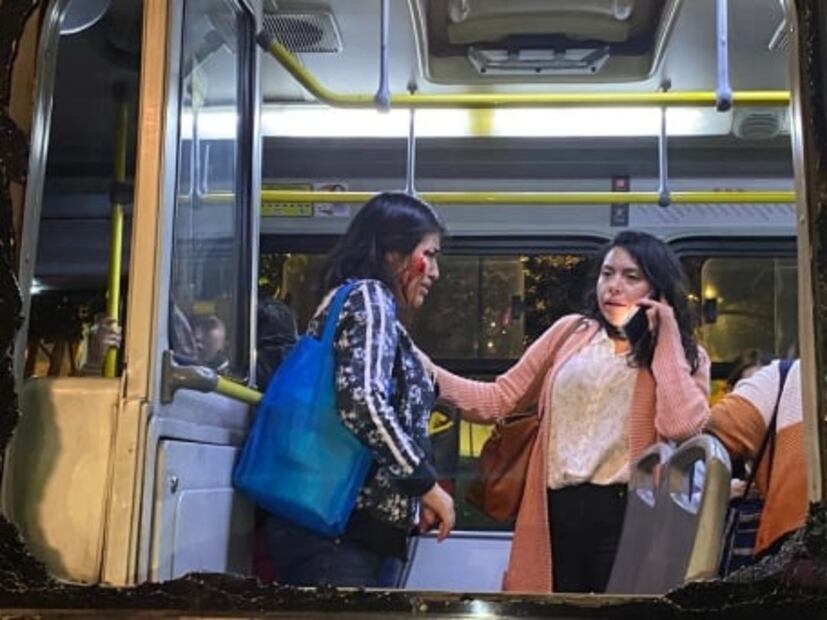 FOTOS: Chocan dos unidades de Metrobús en Reforma e Hidalgo; 20 personas en valoración médica