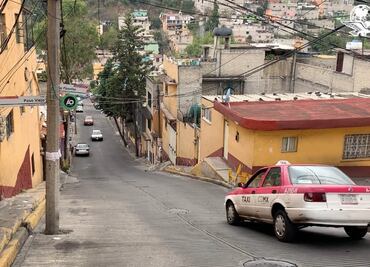 Así es vivir en la calle más peligrosa de la CDMX; una "ruleta rusa" para autos