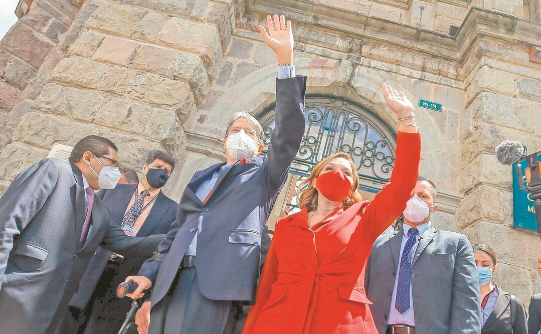 El presidente electo de Ecuador, Guillermo Lasso, y su esposa María de Lourdes Alcívar, en el Centro Cultural Metropolitano. Foto: JOSÉ JÁCOME. EFE