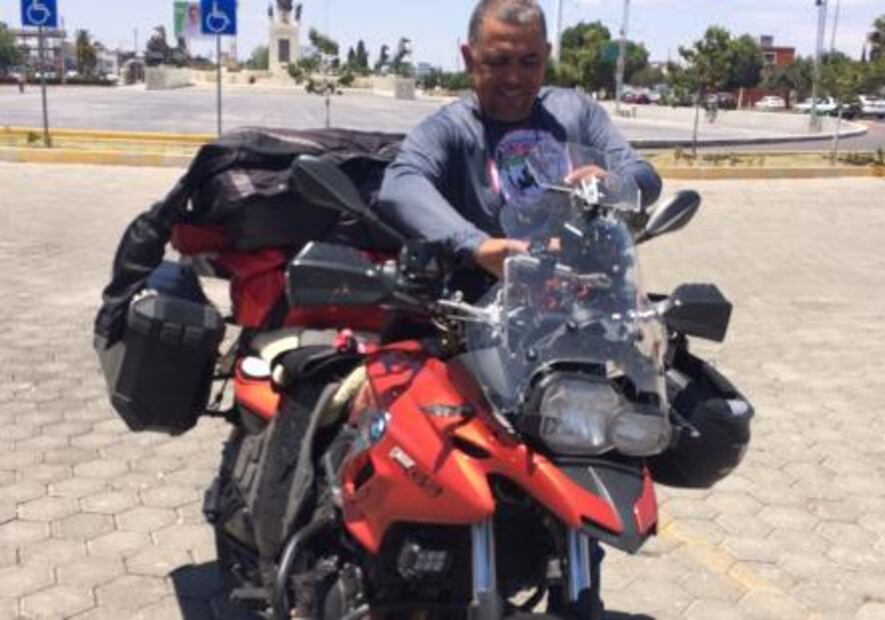 Motoviajero busca llegar en solitario hasta Alaska