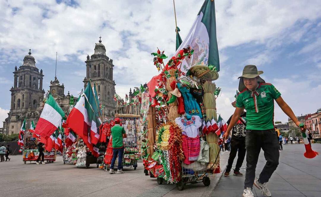 Alrededor de 40 comerciantes de productos patrios recorrieron desde la Plaza de la República hasta el Zócalo. Foto: Luis Camacho / EL UNIVERSAL
