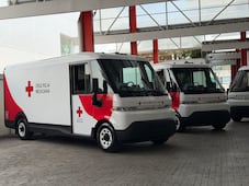 Cruz Roja Mexicana recibe 5 camionetas eléctricas Chevrolet BrightDrop de GM
