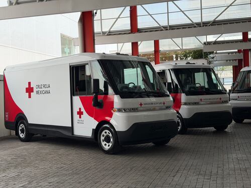 Cruz Roja Mexicana recibe 5 camionetas eléctricas Chevrolet BrightDrop de GM