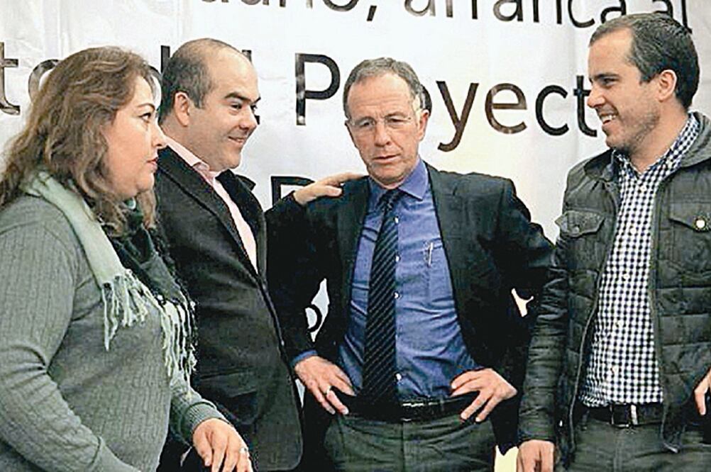 Suman inconformes. José Luis Luege (centro) dice que hoy ONG presentarán 176 juicios más (ARCHIVO EL UNIVERSAL)