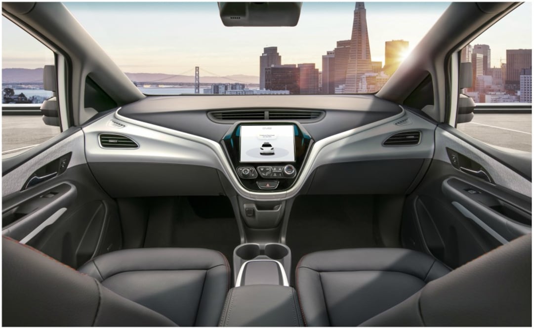 General Motors afirma que el auto decidió mantenerse finalmente en su carril porque el espacio en el carril izquierdo se hizo en tanto más pequeño.