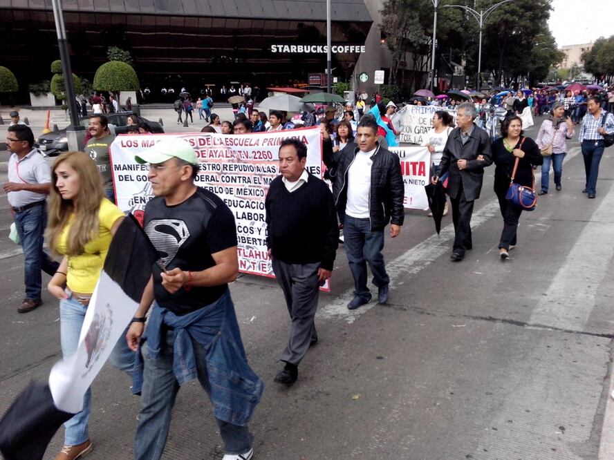 Maestros avanzan sobre Paseo de la Reforma (Foto: Marco Olvera)