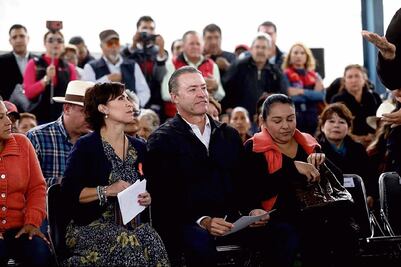 Dan certeza jurídica a más de mil 200 familias en Sinaloa