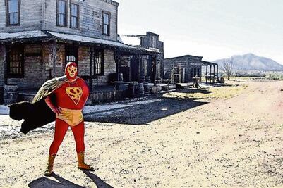 "Superbarrio" buscará la jefatura de la CDMX