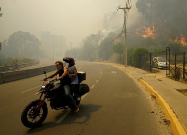 Fue por dinero: dan prisión preventiva a bombero y funcionario forestal detrás de incendios en Chile