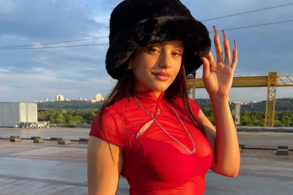 Rosalía pintó su melena de un tono rojo vibrante. Foto Instagram @rosalia.vt