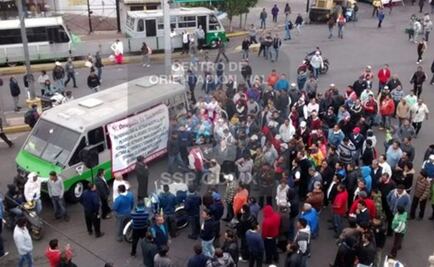 Transportistas bloquean vialidades en Xochimilco