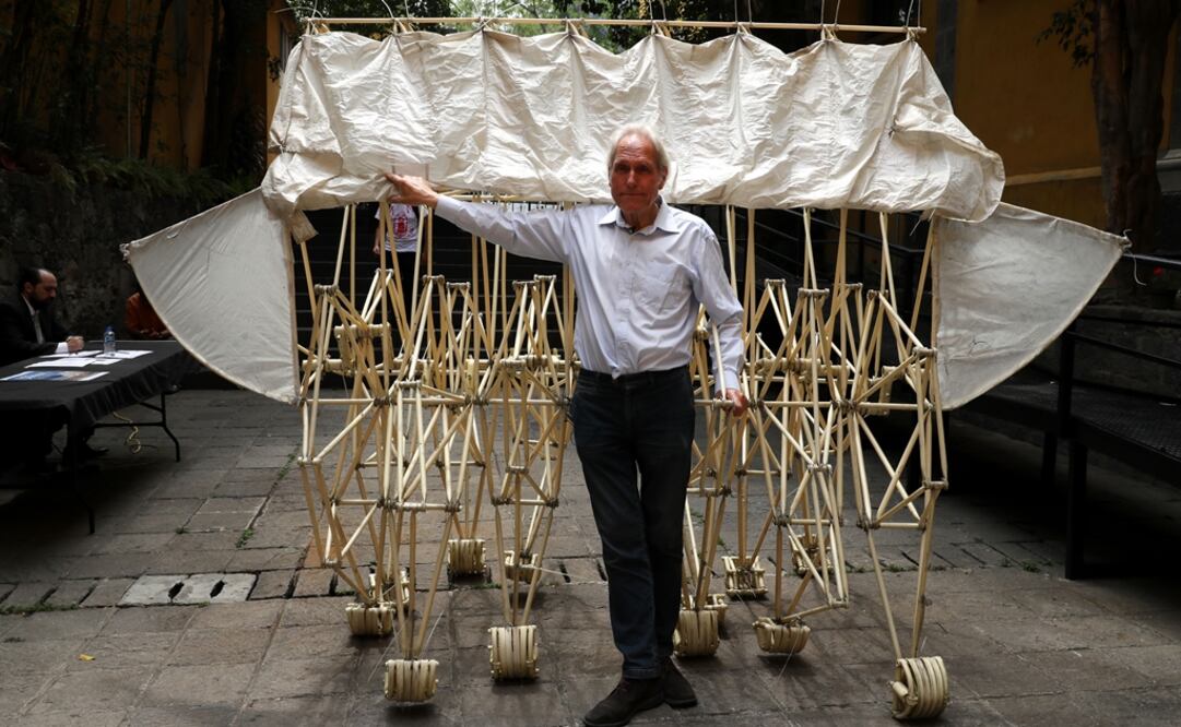 Las “Asombrosas criaturas” del artista holandés Theo Jansen ya están en el Laboratorio Arte Alameda y buscan “infectar” al público mexicano.