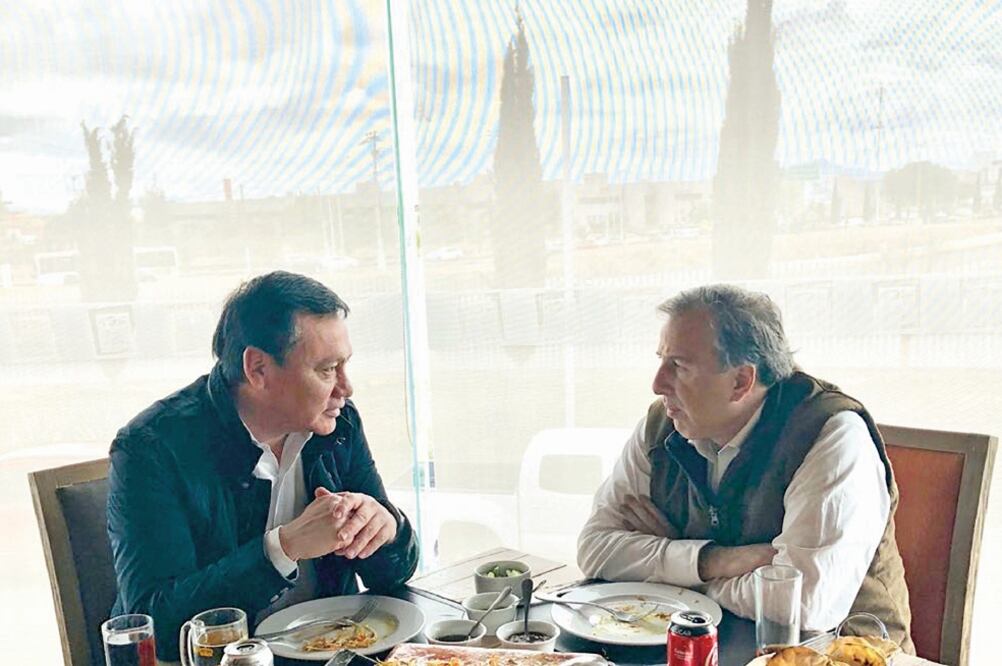 De acuerdo con el PRI, en la reunión entre Miguel Ángel Osorio Chong y José Antonio Meade, hablaron sobre los principales temas que nutren la agenda política nacional y el desarrollo del proceso electoral (CORTESÍA)