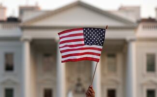 EU aumenta el costo de trámites migratorios debido a la inflación; checa cuáles son