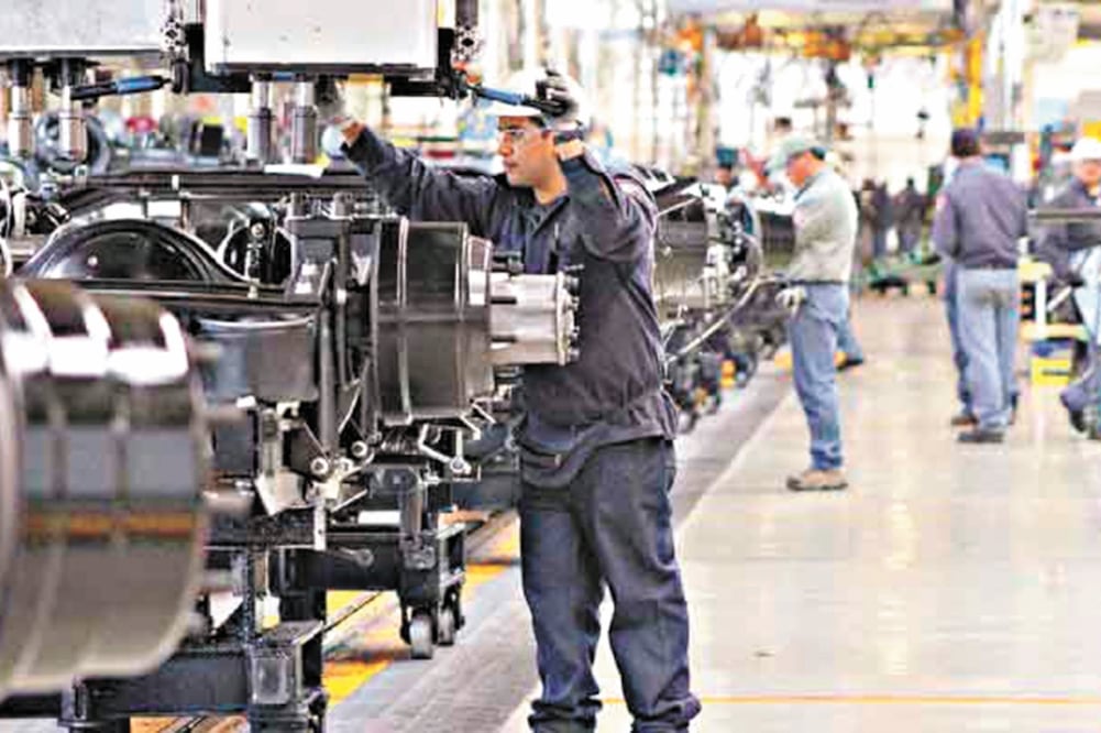 Las leyes que dan mayor libertad a sindicatos incrementarán el riesgo de costos para las industrias automotriz y minera, consideró Moody’s. Foto: ARCHIVO. EL UNIVERSAL
