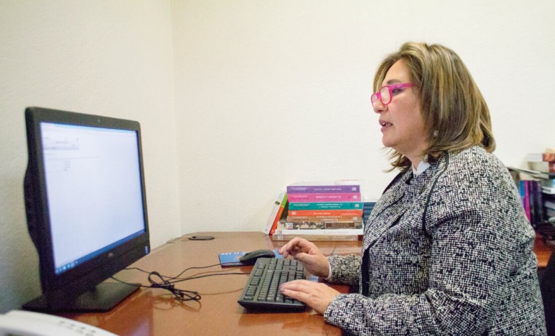 La jefa delegacional de Miguel Hidalgo, Xóchitl Gálvez Ruiz, respondió 73 preguntas relacionadas con temas como usos de suelo, repavimentación, ambulantaje y transporte público, entre otros (ARELI MARTÍNEZ. EL UNIVERSAL)