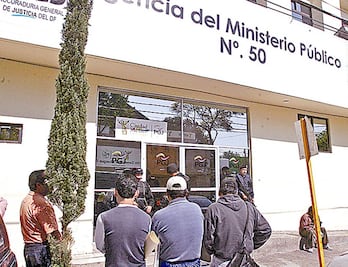 Arrestan a “abuelita” por robar celular