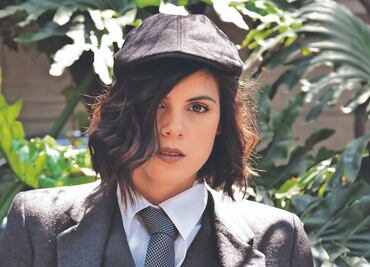 Samy James le pone un shot de jazz a Café Tacvba