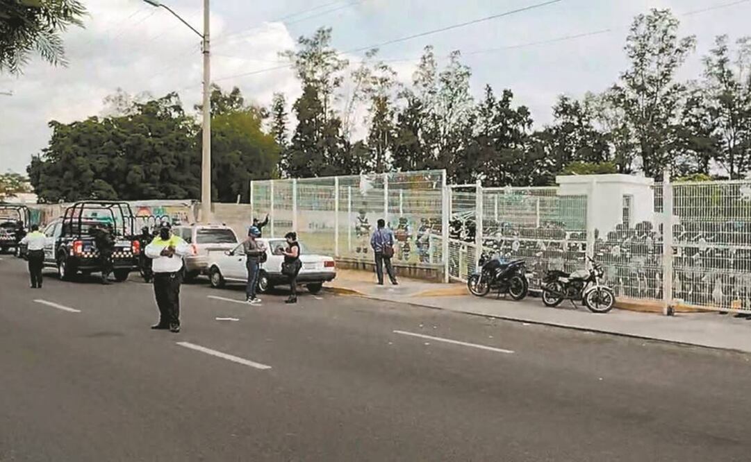 El Ejército y la GN desplegaron un operativo en torno del Cipol, en tanto personal administrativo requería a los oficiales para comunicarles el cese. Foto: Especial