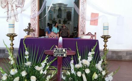 "Levantan" la cruz de Joan Sebastian en Juliantla