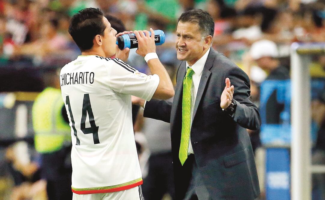 Chicharito consideró incorrecto el comportamiento con el timonel. (MATT YORK. AP)