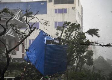 Tifón "Kalmaegi" toca tierra en el centro de Vietnam, reporta el gobierno