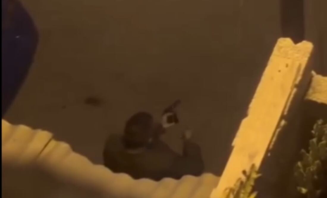 Roberto Carlos “N” publicó un video en YouTube donde justificó el ataque contra presuntos invasores de vivienda; las autoridades aún no logran detenerlo. Foto: Captura de pantalla