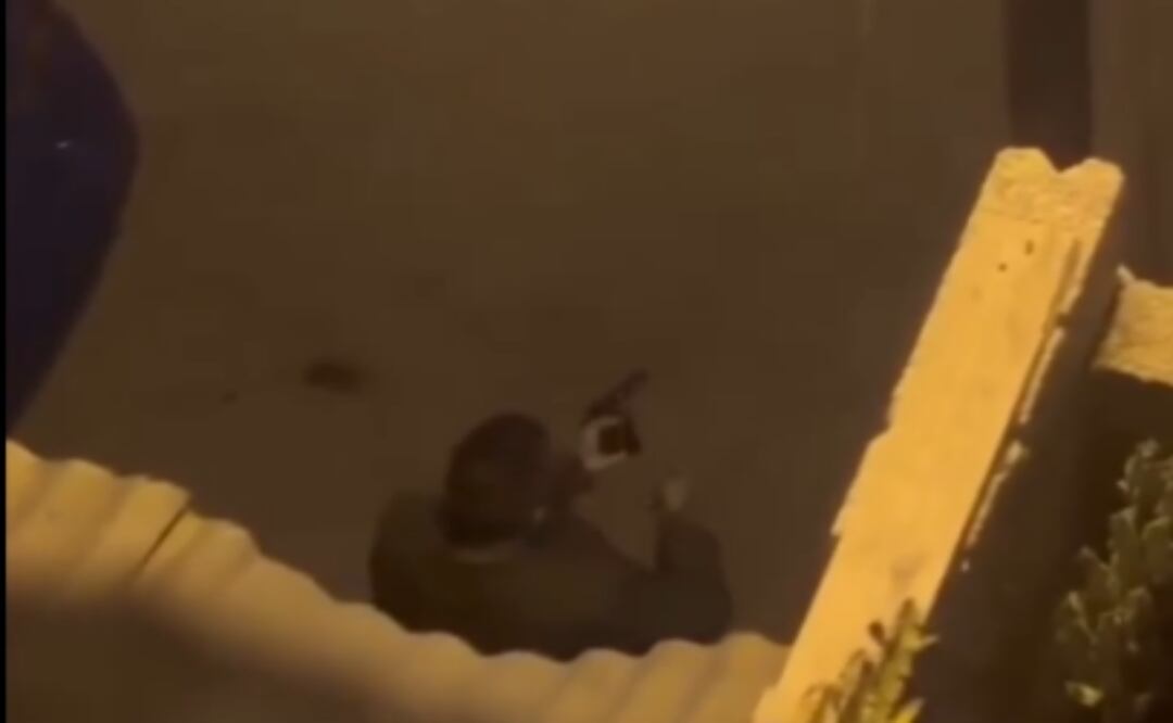 Roberto Carlos “N” publicó un video en YouTube donde justificó el ataque contra presuntos invasores de vivienda; las autoridades aún no logran detenerlo. Foto: Captura de pantalla