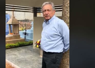 "Dichoso mes que empieza con Todos Santos y termina con San Andrés", la broma de AMLO en el Día de Muertos
