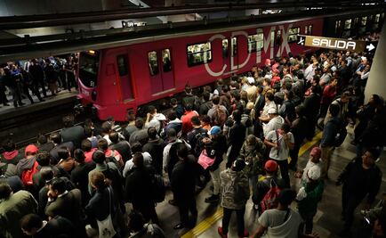 Amenaza a usuarios del Metro con cuchillo, desarmador y pistola de juguete; lo detienen