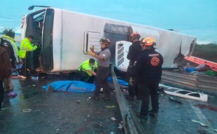 Vuelca camión en Apodaca, Nuevo León; hay ocho muertos y 58 lesionados