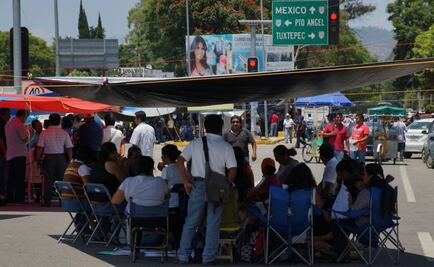 CNTE bloquea accesos al aeropuerto de Oaxaca
