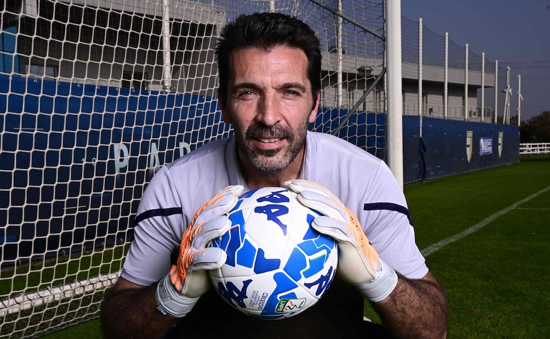 Buffon deja oficialmente el futbol