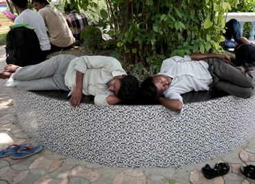 Reporta Nueva Delhi primera muerte por insolación, en medio de ola de calor extremo