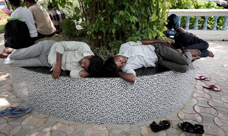 Reporta Nueva Delhi primera muerte por insolación, en medio de ola de calor extremo